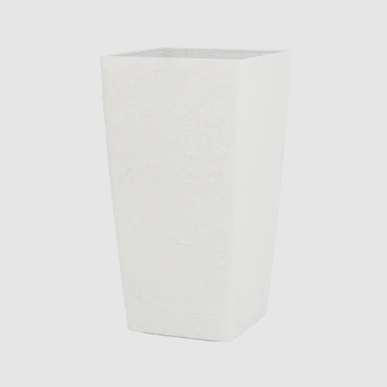 なぜ石膏の質感がプラスチック製の植木鉢の魅力を高めるのでしょうか?