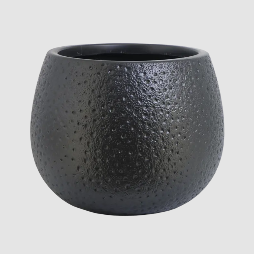 球形の床置き型プラスチック植木鉢はどのようにして安定性を向上させますか?